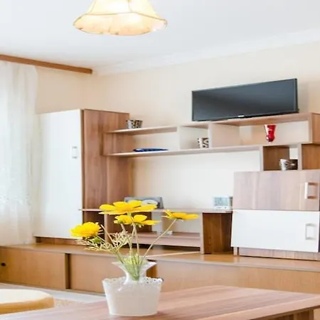 Fidelis - One Bedroom With Terrace And Garden View 2 Traù