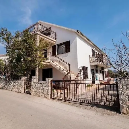 Fidelis - One Bedroom With Terrace And Garden View 2 Apartman Trogir