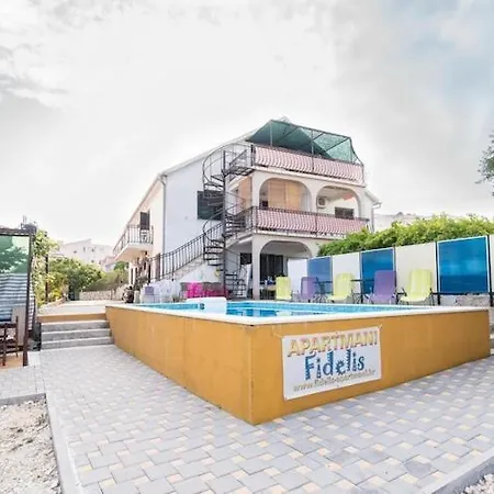 Fidelis - One Bedroom With Terrace And Garden View 2 דירה