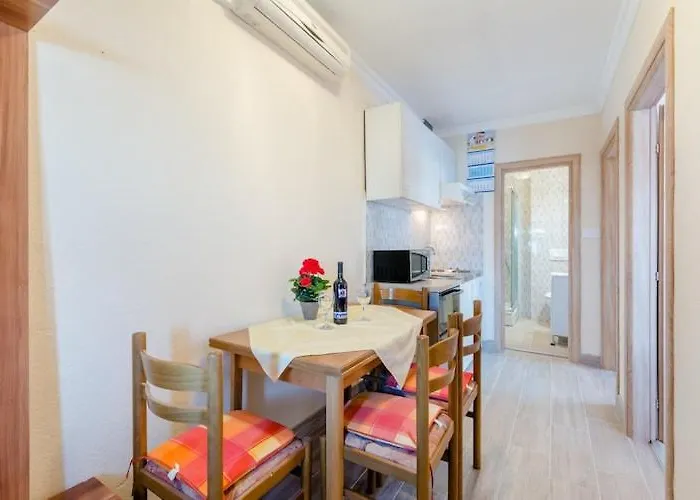 Fidelis - One Bedroom With Terrace And Garden View 2 * Trogir