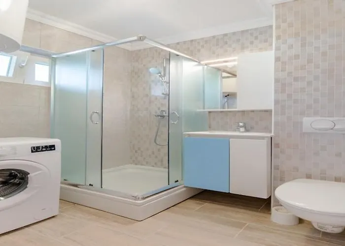 Fidelis - One Bedroom With Terrace And Garden View 2 Apartman Trogir