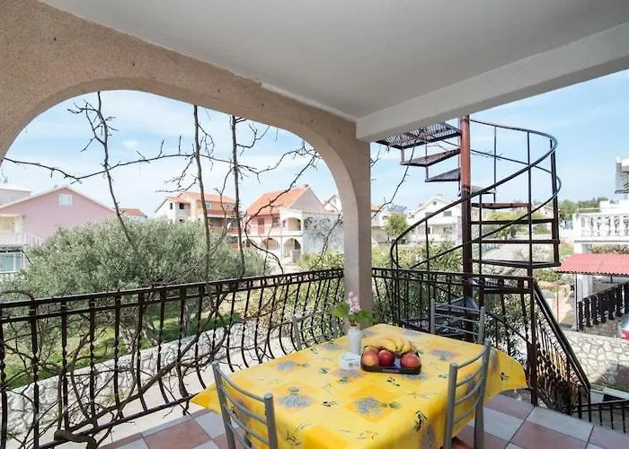 Apartman Fidelis - One Bedroom With Terrace And Garden View 2