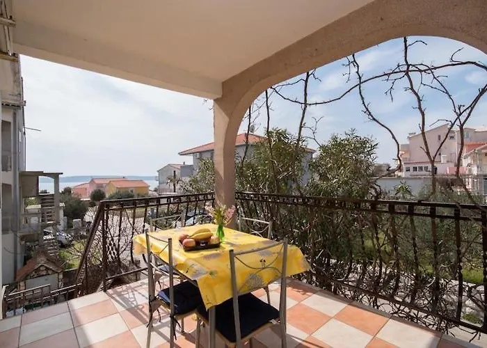 Apartman Fidelis - One Bedroom With Terrace And Garden View 2