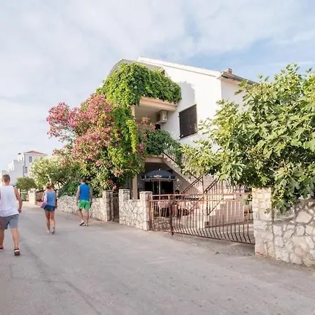 Apartment Fidelis - One Bedroom With Terrace And Garden View 2 Trogir