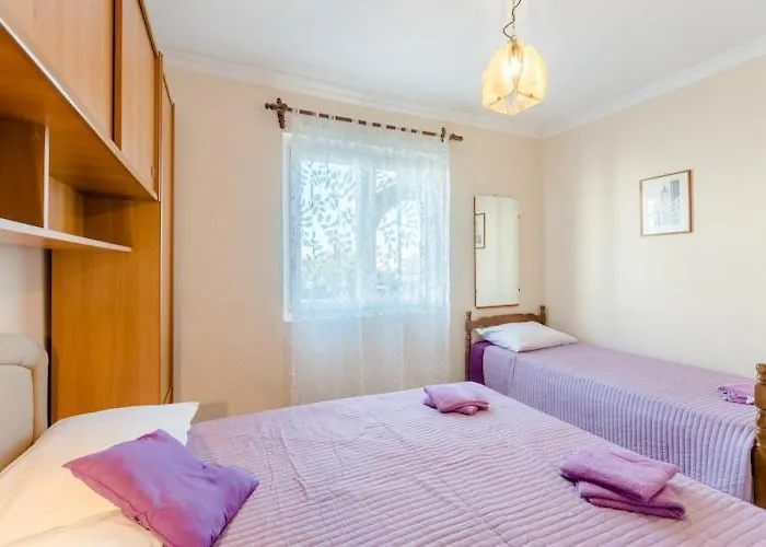 Apartment Fidelis - One Bedroom With Terrace And Garden View 2