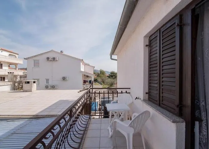 Fidelis - One Bedroom With Terrace And Garden View 2 Apartment Trogir